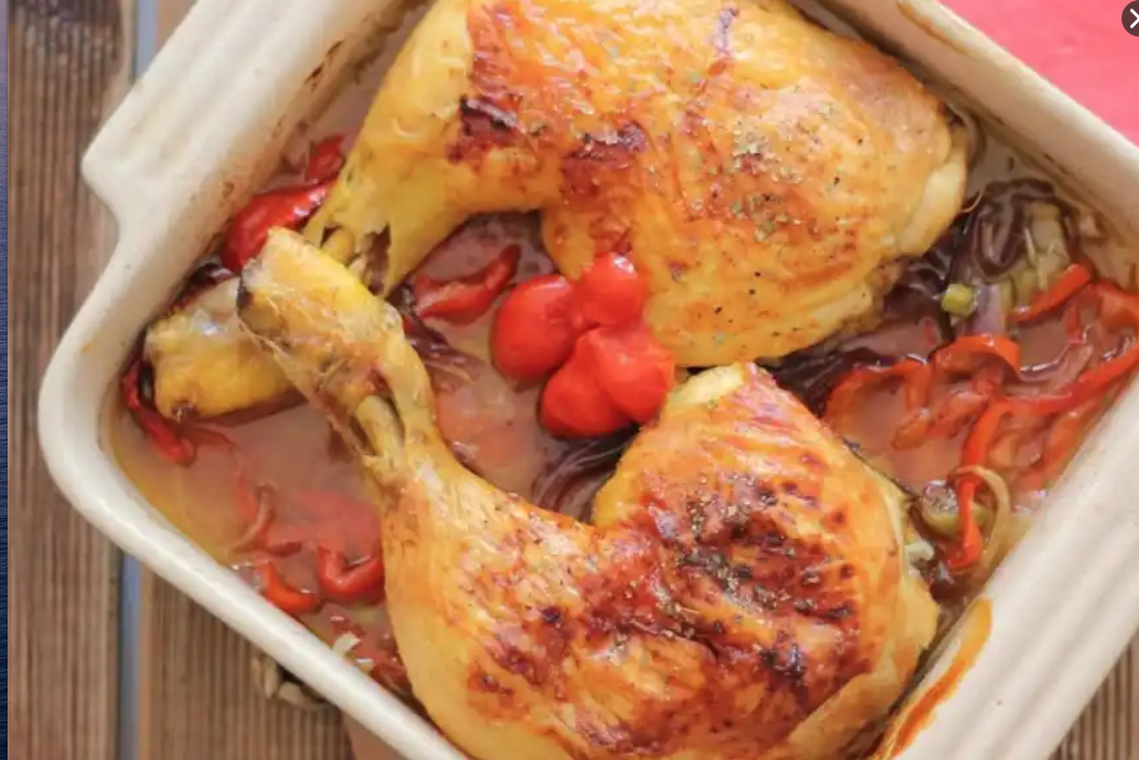 Pollo asado con pimientos.